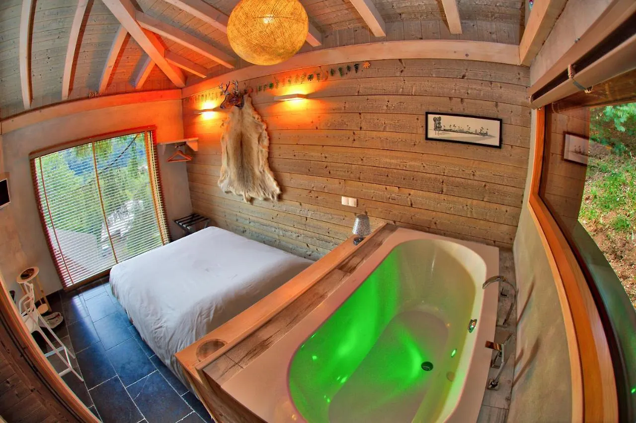Chalet Dans Les Arbres Saint-Jean-dʼAulps Couette-café